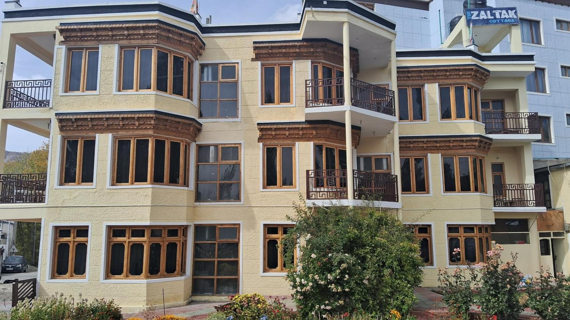 Zaltak Guest House And Hostel Leh Exterior photo